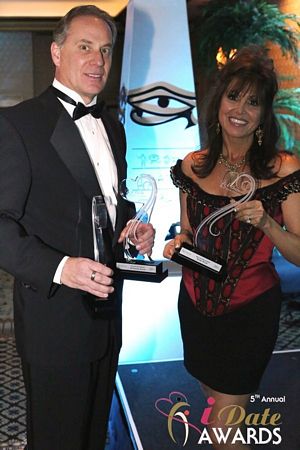 Another happy moment for Ken Agee and Renee Piane at the idate dating industry awards ceremony